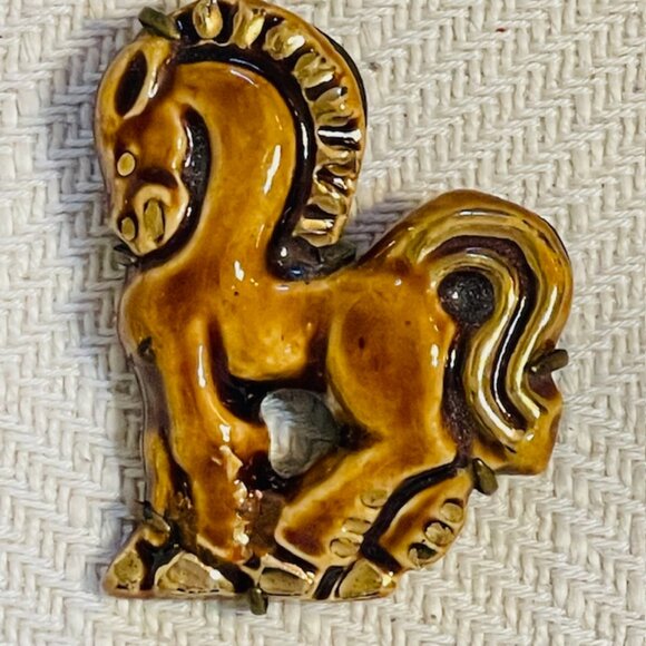Figural Horse Brooch Tan/Gold Ceramic Vintage Doliet France Brass Trombone Clasp - Picture 2 of 8